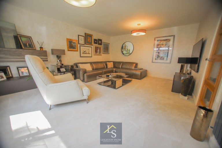 Images for Bridge Lane, Bramhall, SK7 EAID:425574707 BID:a331354c-8a27-4290-8521-a2425358b7e6