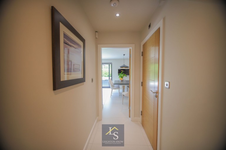Images for Bridge Lane, Bramhall, SK7 EAID:425574707 BID:a331354c-8a27-4290-8521-a2425358b7e6