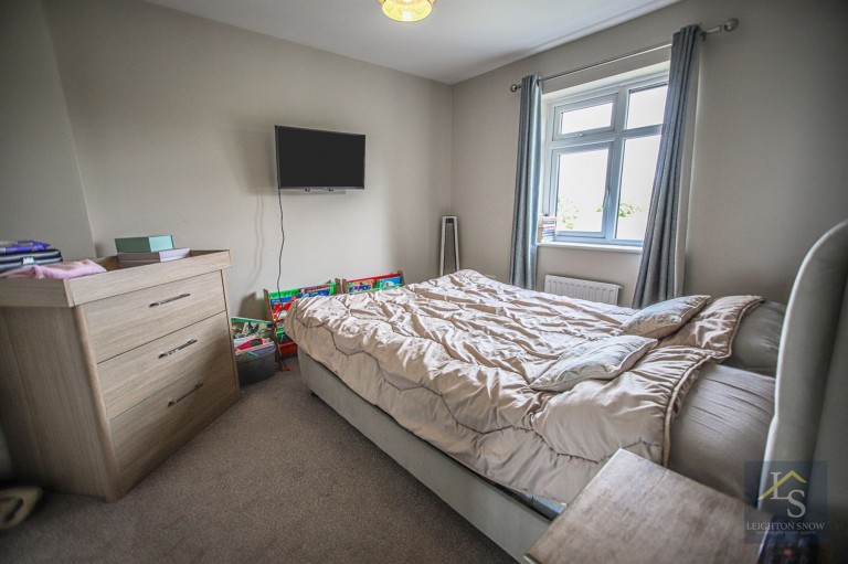 Images for Montreux Gardens, Bramhall, SK7 EAID:425574707 BID:a331354c-8a27-4290-8521-a2425358b7e6