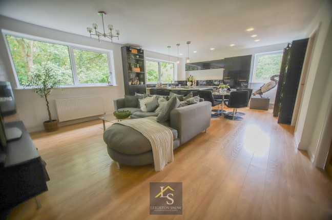 Warren Close, Bramhall, sk7