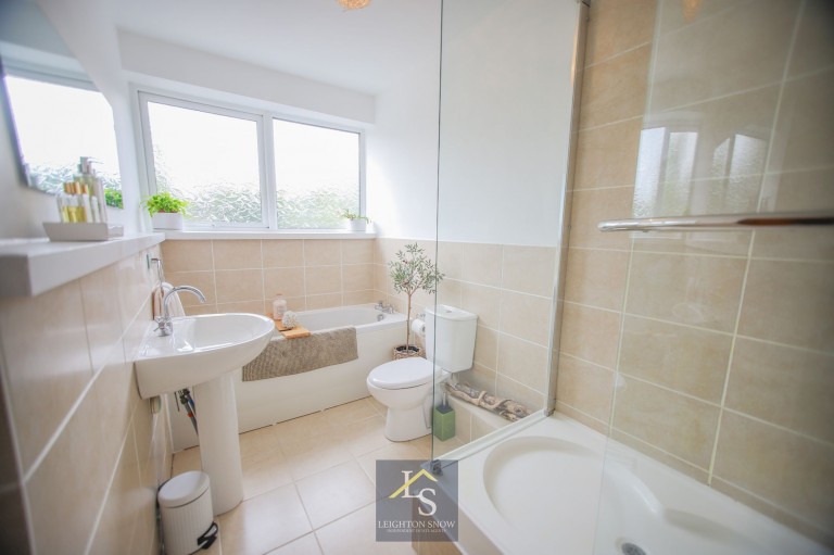 Images for Warren Close, Bramhall, SK7 EAID:425574707 BID:a331354c-8a27-4290-8521-a2425358b7e6