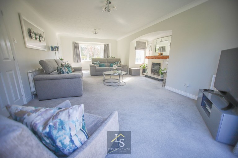 Images for Bridge Lane, Bramhall, SK7 EAID:425574707 BID:a331354c-8a27-4290-8521-a2425358b7e6