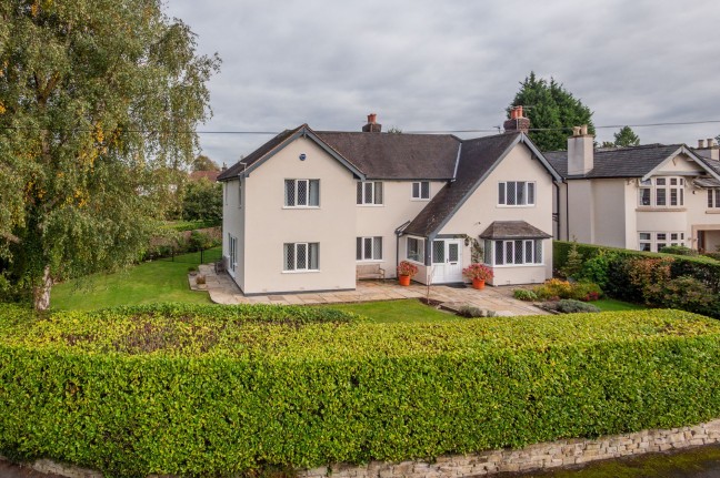 Carrwood Avenue, Bramhall, sk7