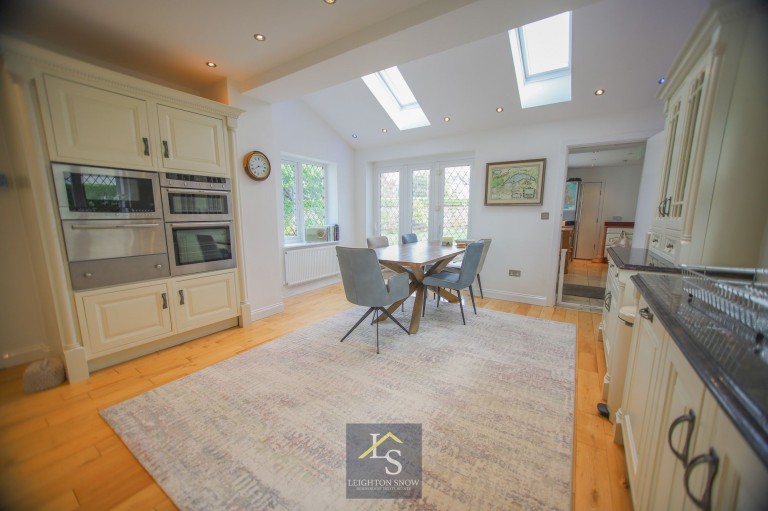 Images for Carrwood Avenue, Bramhall, SK7 EAID:425574707 BID:a331354c-8a27-4290-8521-a2425358b7e6