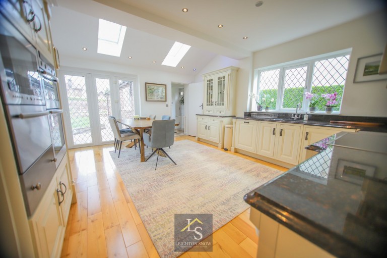 Images for Carrwood Avenue, Bramhall, SK7 EAID:425574707 BID:a331354c-8a27-4290-8521-a2425358b7e6