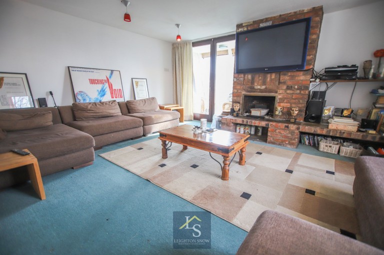 Images for Wallbank Road, Bramhall, SK7 EAID:425574707 BID:a331354c-8a27-4290-8521-a2425358b7e6