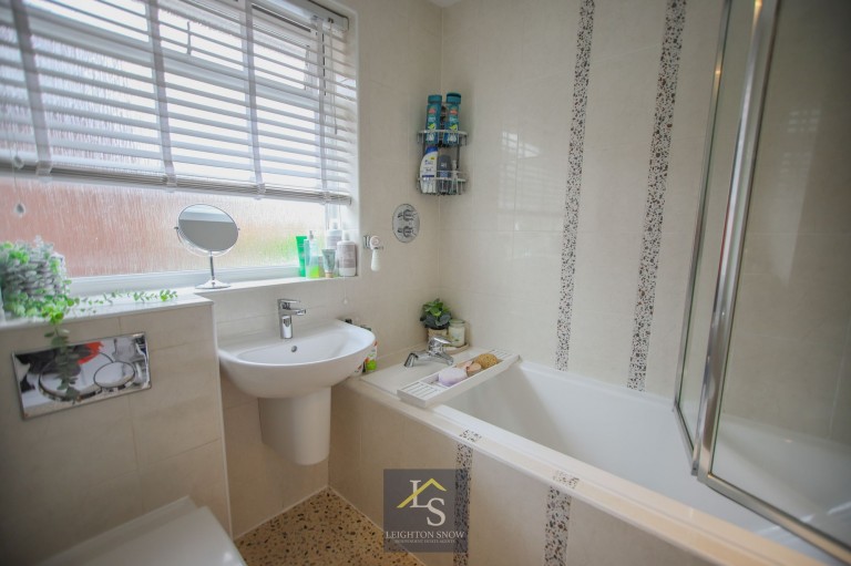 Images for Padstow Drive, Bramhall, SK7 EAID:425574707 BID:a331354c-8a27-4290-8521-a2425358b7e6