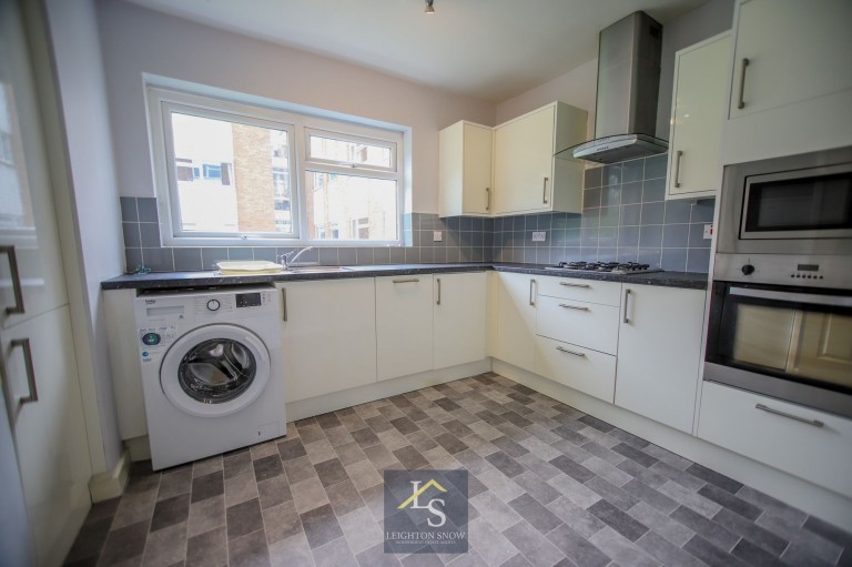 Images for Dairyground Road, Bramhall, SK7 EAID:425574707 BID:a331354c-8a27-4290-8521-a2425358b7e6