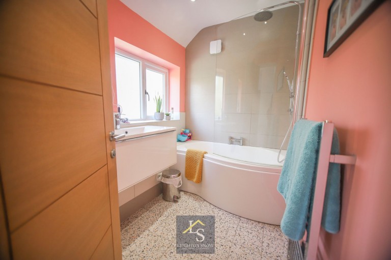 Images for Adelaide Road, Bramhall, SK7 EAID:425574707 BID:a331354c-8a27-4290-8521-a2425358b7e6