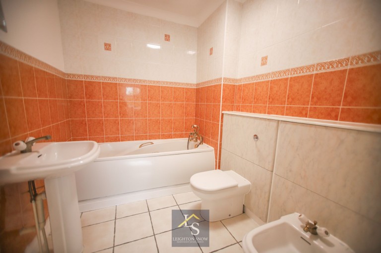 Images for Bramhall Lane South, Apartment 18 Hampton House, SK7 EAID:425574707 BID:a331354c-8a27-4290-8521-a2425358b7e6