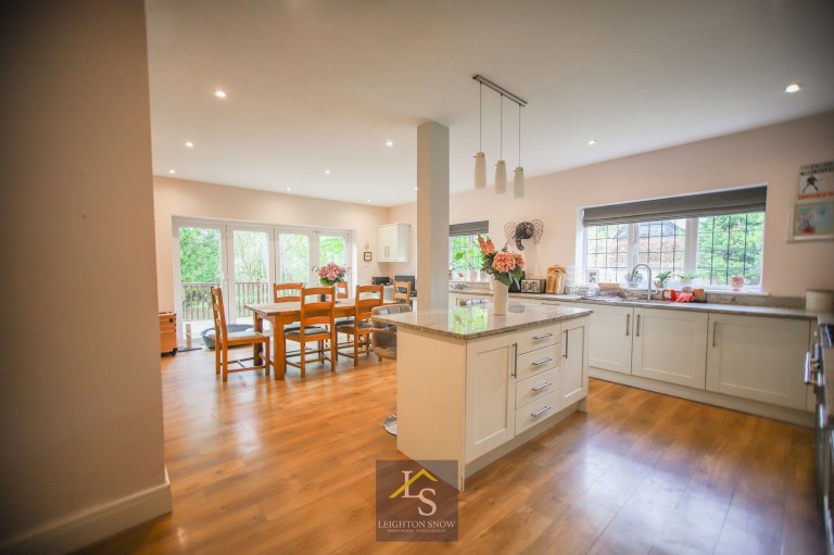 Images for Bridge Lane, Bramhall, SK7 EAID:425574707 BID:a331354c-8a27-4290-8521-a2425358b7e6