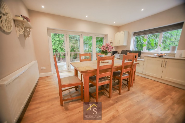 Images for Bridge Lane, Bramhall, SK7 EAID:425574707 BID:a331354c-8a27-4290-8521-a2425358b7e6