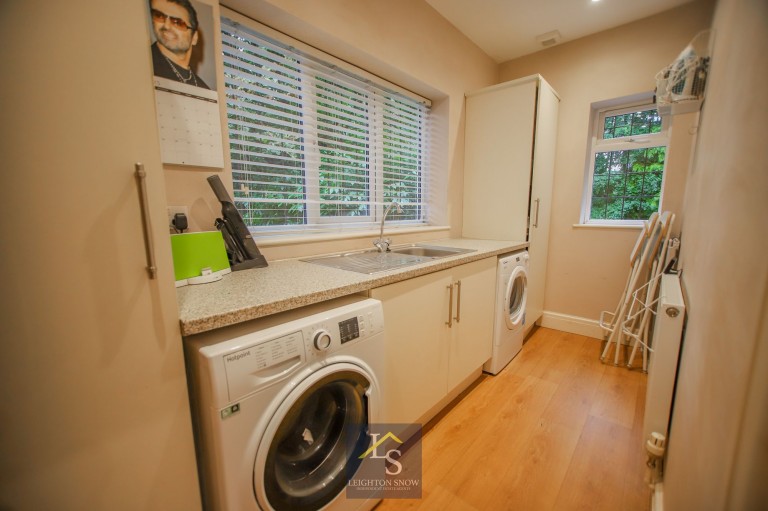 Images for Bridge Lane, Bramhall, SK7 EAID:425574707 BID:a331354c-8a27-4290-8521-a2425358b7e6