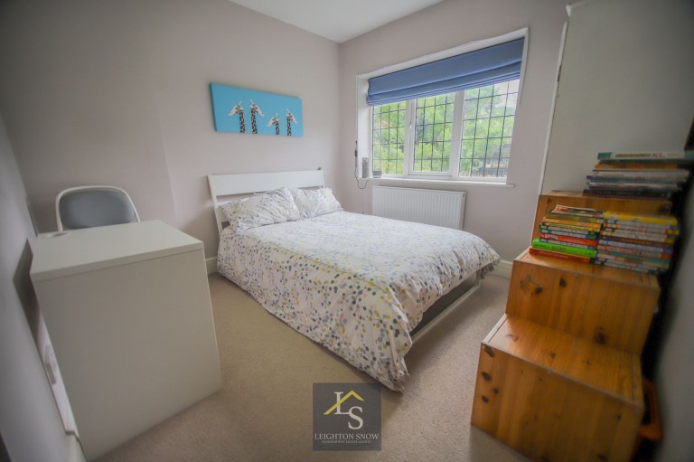 Images for Bridge Lane, Bramhall, SK7 EAID:425574707 BID:a331354c-8a27-4290-8521-a2425358b7e6