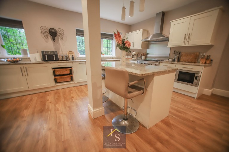 Images for Bridge Lane, Bramhall, SK7 EAID:425574707 BID:a331354c-8a27-4290-8521-a2425358b7e6
