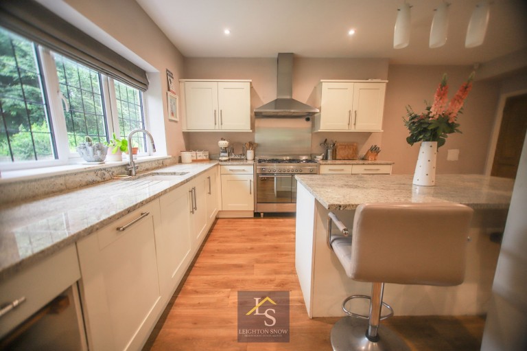 Images for Bridge Lane, Bramhall, SK7 EAID:425574707 BID:a331354c-8a27-4290-8521-a2425358b7e6