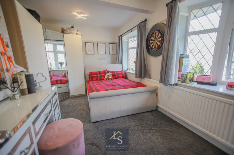 Images for Bridge Lane, Bramhall, SK7 EAID:425574707 BID:a331354c-8a27-4290-8521-a2425358b7e6