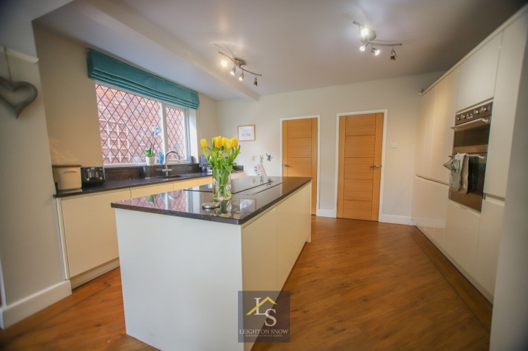 Images for Bridge Lane, Bramhall, SK7 EAID:425574707 BID:a331354c-8a27-4290-8521-a2425358b7e6