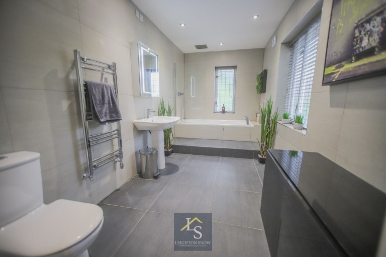 Images for Hall Road, Bramhall, SK7 EAID:425574707 BID:a331354c-8a27-4290-8521-a2425358b7e6