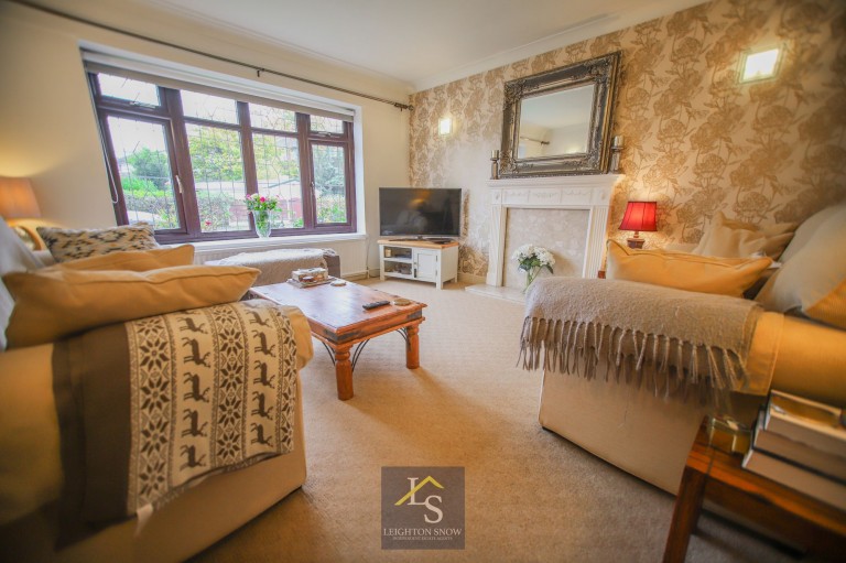 Images for Lausanne Road, Bramhall, SK7 EAID:425574707 BID:a331354c-8a27-4290-8521-a2425358b7e6