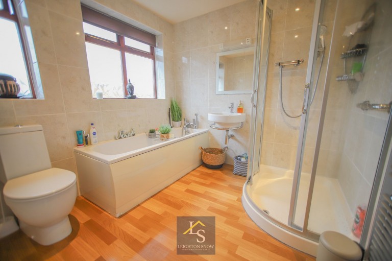 Images for Lausanne Road, Bramhall, SK7 EAID:425574707 BID:a331354c-8a27-4290-8521-a2425358b7e6