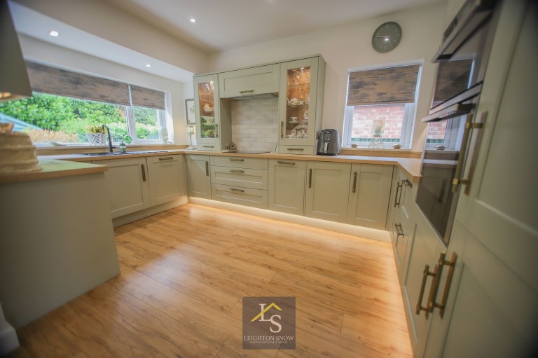 Images for Larchway, Bramhall, SK7 EAID:425574707 BID:a331354c-8a27-4290-8521-a2425358b7e6