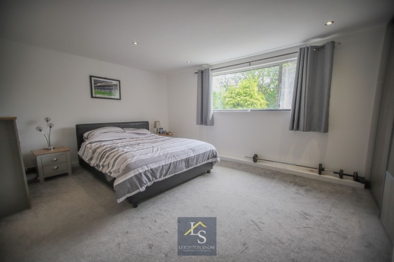 Images for Valley Close, Cheadle, SK8 EAID:425574707 BID:a331354c-8a27-4290-8521-a2425358b7e6