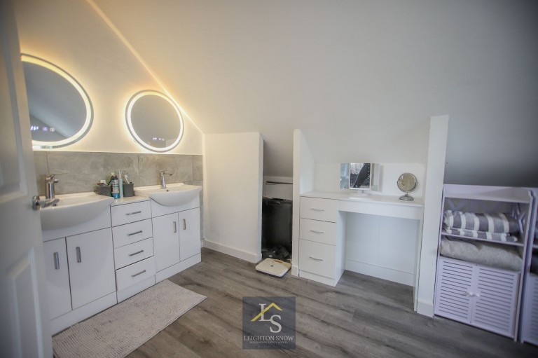 Images for Valley Close, Cheadle, SK8 EAID:425574707 BID:a331354c-8a27-4290-8521-a2425358b7e6