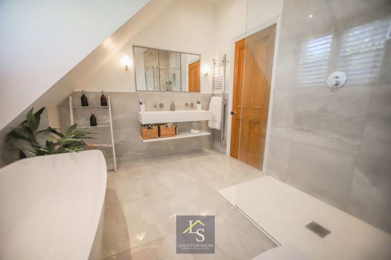 Images for Bramhall Lane South, Bramhall, SK7 EAID:425574707 BID:a331354c-8a27-4290-8521-a2425358b7e6