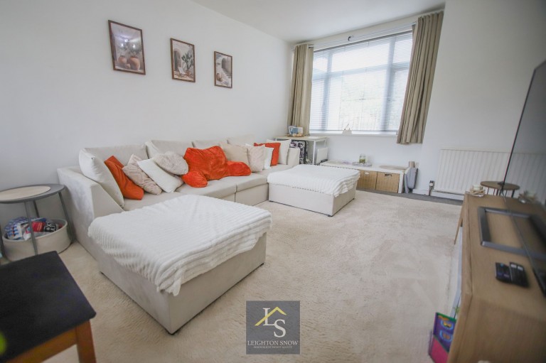 Images for North Park Road, Bramhall, SK7 EAID:425574707 BID:a331354c-8a27-4290-8521-a2425358b7e6