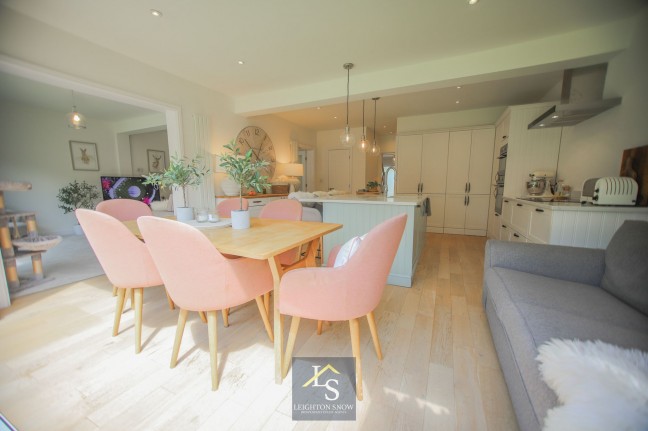 Robins Close, Bramhall, sk7