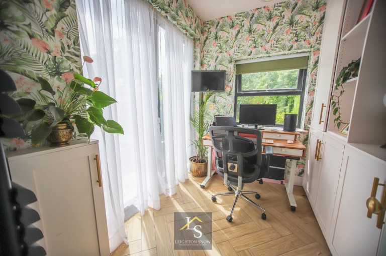 Images for Woodfield Road, Cheadle Hulme, SK8 EAID:425574707 BID:a331354c-8a27-4290-8521-a2425358b7e6