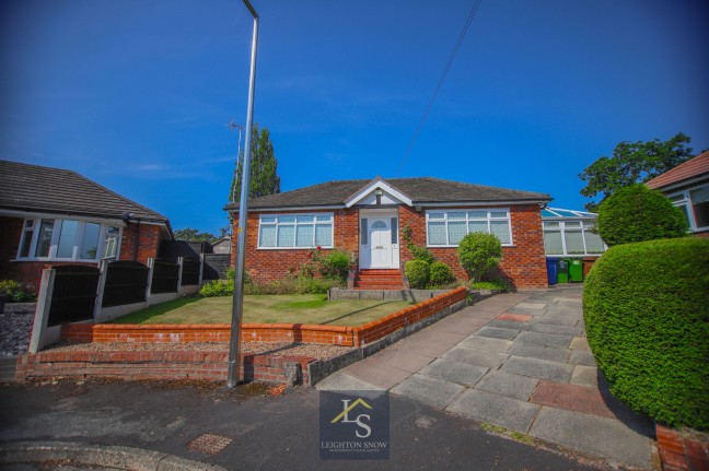 Lawton Avenue, Bramhall, sk7