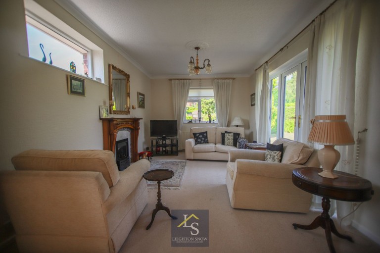 Images for Lawton Avenue, Bramhall, SK7 EAID:425574707 BID:a331354c-8a27-4290-8521-a2425358b7e6