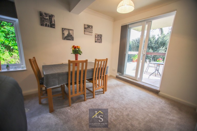 Images for Stoke Abbot Close, Bramhall, SK7 EAID:425574707 BID:a331354c-8a27-4290-8521-a2425358b7e6