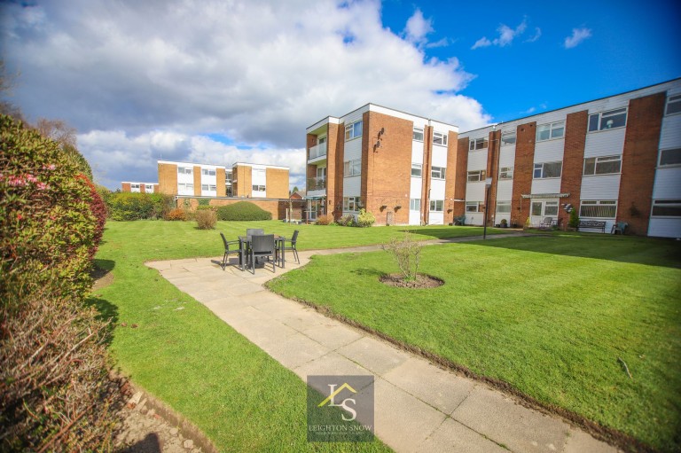 Images for Dairyground Road, Bramhall, SK7 EAID:425574707 BID:a331354c-8a27-4290-8521-a2425358b7e6