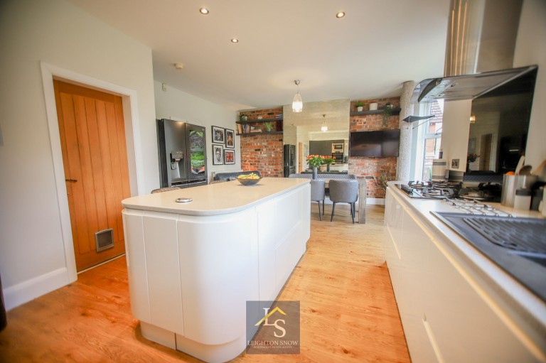 Images for Bramhall Lane South, Bramhall, SK7 EAID:425574707 BID:a331354c-8a27-4290-8521-a2425358b7e6