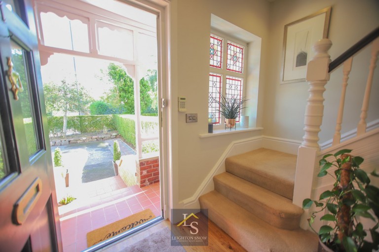 Images for Bramhall Lane South, Bramhall, SK7 EAID:425574707 BID:a331354c-8a27-4290-8521-a2425358b7e6