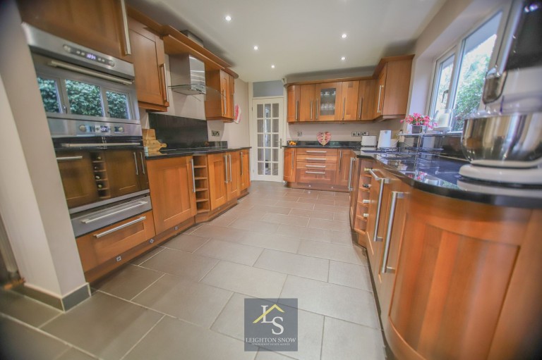 Images for St. Anns Road North, Heald Green, SK8 EAID:425574707 BID:a331354c-8a27-4290-8521-a2425358b7e6