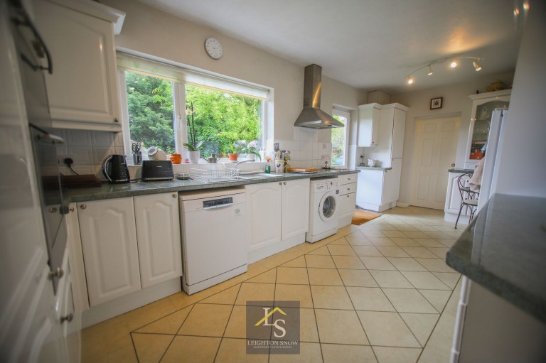 Images for Moss Bank, Bramhall, SK7 EAID:425574707 BID:a331354c-8a27-4290-8521-a2425358b7e6