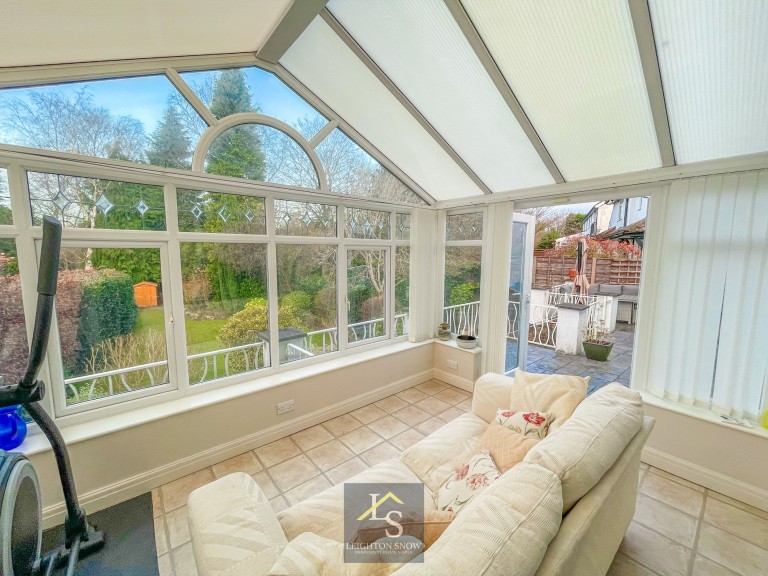 Images for Walmer Drive, Bramhall, SK7 EAID:425574707 BID:a331354c-8a27-4290-8521-a2425358b7e6