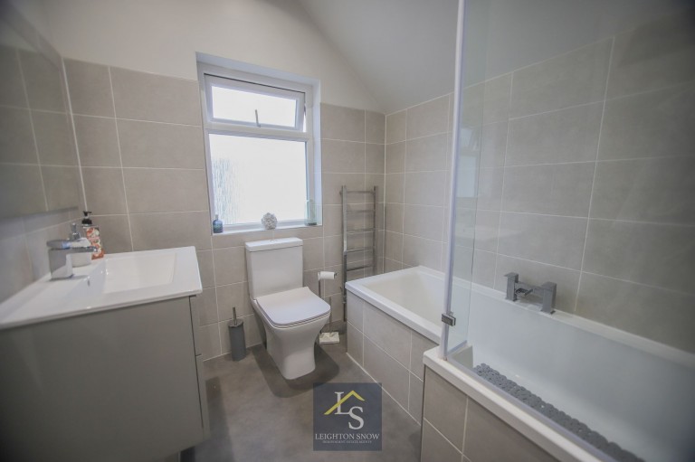 Images for Ravenoak Park Road, Cheadle Hulme, SK8 EAID:425574707 BID:a331354c-8a27-4290-8521-a2425358b7e6