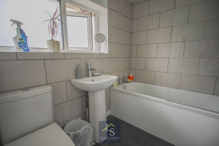 Images for Sawley Drive, Cheadle Hulme, SK8 EAID:425574707 BID:a331354c-8a27-4290-8521-a2425358b7e6