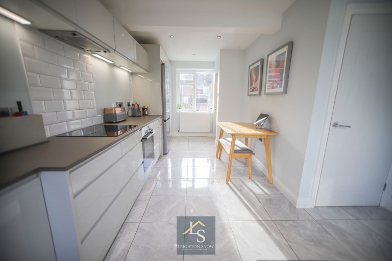 Images for Heaton Avenue, Bramhall, SK7 EAID:425574707 BID:a331354c-8a27-4290-8521-a2425358b7e6