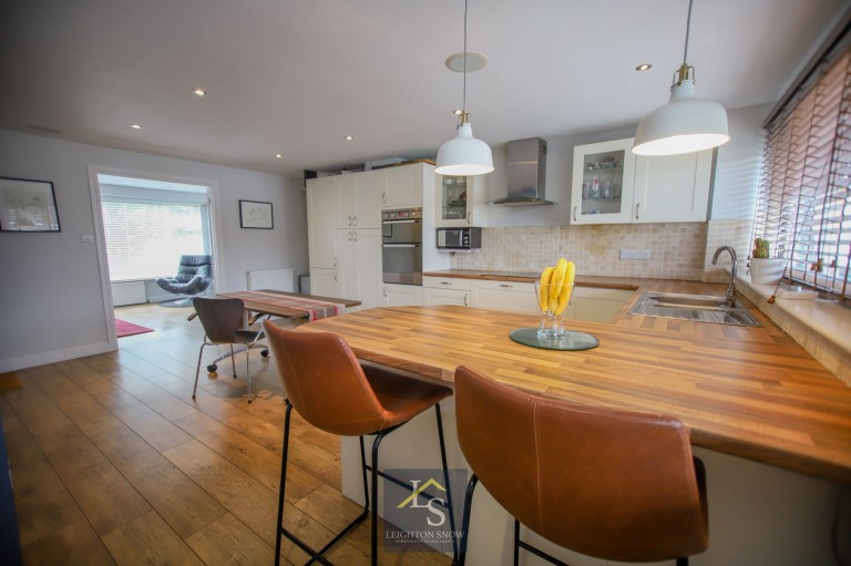 Images for Newquay Drive, Bramhall, SK7 EAID:425574707 BID:a331354c-8a27-4290-8521-a2425358b7e6