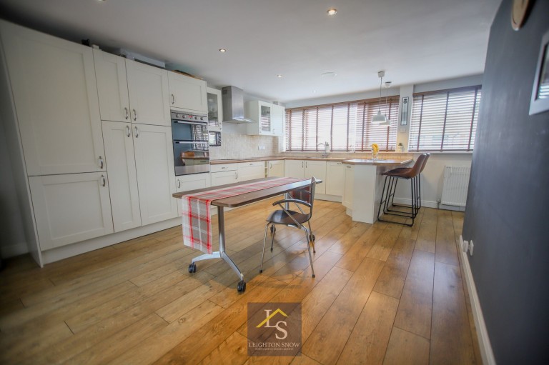 Images for Newquay Drive, Bramhall, SK7 EAID:425574707 BID:a331354c-8a27-4290-8521-a2425358b7e6