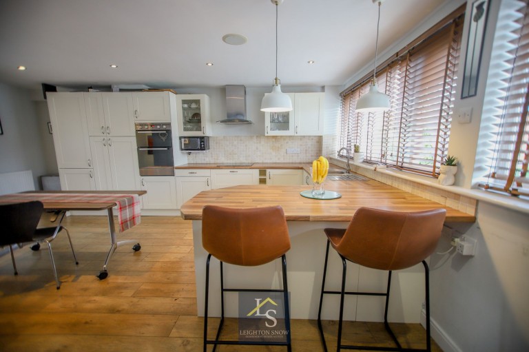 Images for Newquay Drive, Bramhall, SK7 EAID:425574707 BID:a331354c-8a27-4290-8521-a2425358b7e6