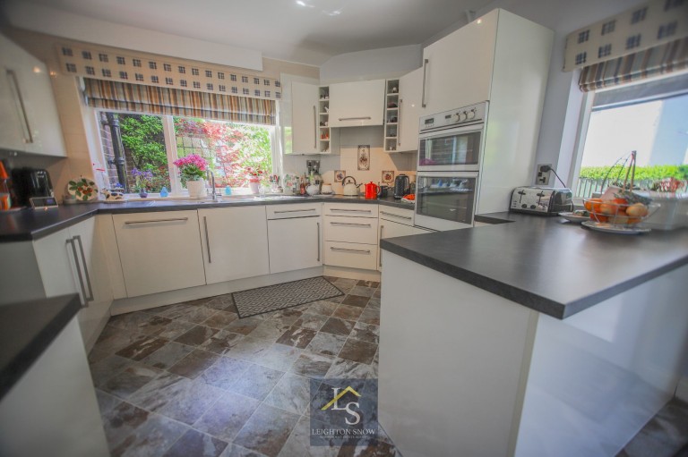 Images for Bramhall Park Road, Bramhall, SK7 EAID:425574707 BID:a331354c-8a27-4290-8521-a2425358b7e6